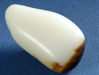 點擊進(jìn)入下一頁 玉石顏色鑒別 玉石鑒別 石英巖玉 石英巖玉與和田玉 玉石結(jié)構(gòu) 和田玉 白色石英巖玉